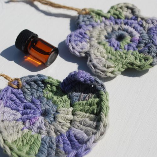 Shell and Flower hanging scrubby with essential oil sample